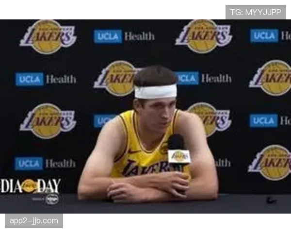 雷迪克盛赞里夫斯关键时刻沉着冷静称绝杀源于实力非偶然 雷迪克盛赞里夫斯关键时刻沉着冷静称绝杀源于实力非偶然