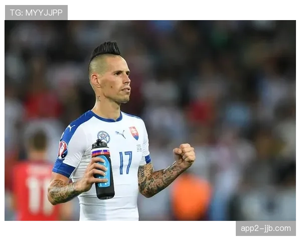 圣埃蒂安球迷投掷硬币判刑七个月，球场安全引关注