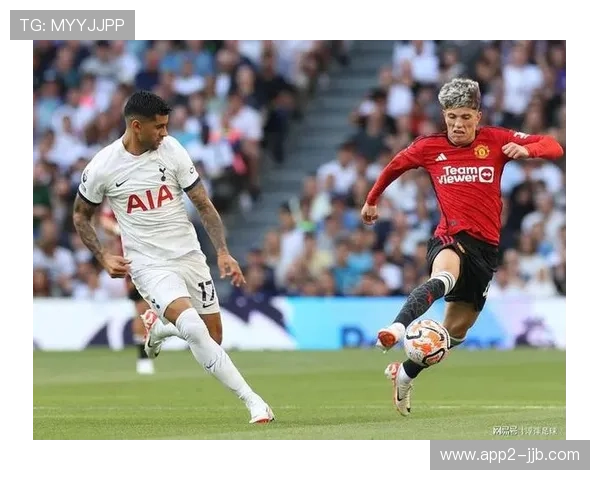 曼联2-0完胜热刺取四连胜,罗梅罗染红成比赛转折点